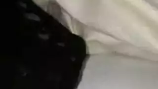 ينام على الطيظمن على البنطلون