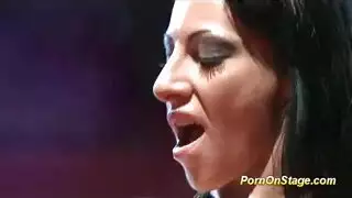 قذف نساءي عنيف