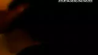 فتاة مراهقة تتوسل لممارسة جنس إباحي صارم