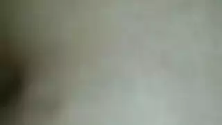 كارينا العاهرة تأخذ السائل المنوي على وجهها