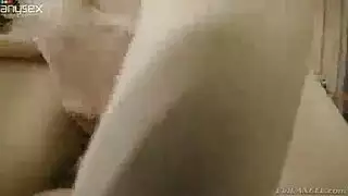 نائب الرئيس داخل شعر قصير الحمار الى الفم