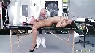 يغيظ الجيش رجل مستقيم