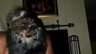 فنانه تنحت