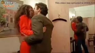 عاهرة مشهورة تأخذ عدة أعضاء ذكورية في فيلم جنس جماعي