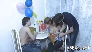جلسة bdsm: الصياد الاسكتلندي المسيطر يعاقب عشيقته المشاغبة