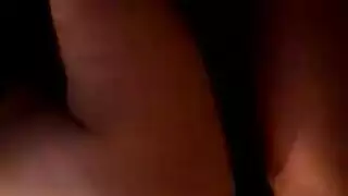 الجمال زرقاء العيون يطلب التسوق ثم ينحني ويمارس الجنس مع زوجها السابق