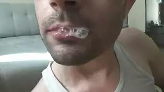 رجل مثير يمارس الجنس بقوة مع صديقه بينما حبيبته غائبة