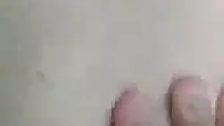 فم ناضج طماع يلتهم لحمًا أسود ضخمًا