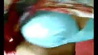 تمتّع بحلقها وشرجها في نفس الوقت بالعصي الصناعية