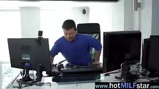 فتحات شرج واسعة: بنات متعطشة للقضيب في أكشن إكس إكس إكس