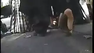 الإلهة العربية تتباهى بقدميها المثاليين من أجلك