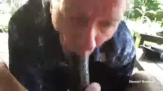 مشهد سحاق يتحول إلى صريح عندما ينضم قضيب كبير