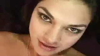 ابنة الزوجة المراهقة تغوي أبيها لعلاقة ثلاثية مثيرة