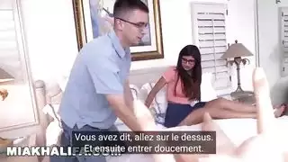 عذراء تتعلم الجنس السحاقي من ملكة الأفلام الإباحية الصريحة ميا خليفة