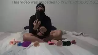 تحقيق خيال الديوث: الزوجة العربية تأخذ قضيبًا كبيرًا