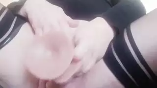 فرج السيدة التركية المبلل يُملأ بقضيب اصطناعي