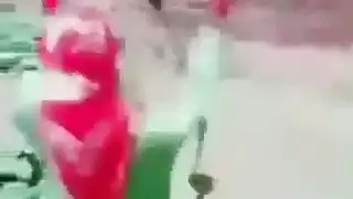 فتاة عربية ساخنة تحلق كسها أمام الكاميرا