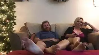 ينيك زوجة ابوه و هي تدرسه