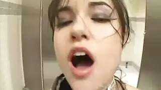 ساشا روز لا تتوقف عن ممارسة الجنس مع قضيب حبيبها الضخم