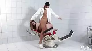 الطبيب طوني بعد الكشف مترجم