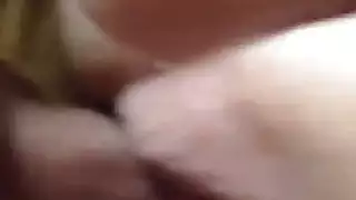 قضيب صلب سمين منتفخ في ملابس داخلية حمراء