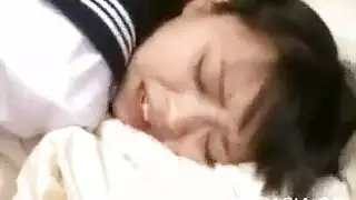 في سن المراهقة جميلة استمناء بجانب حمام السباحة، مع الاستحمام مع نساء أخريات