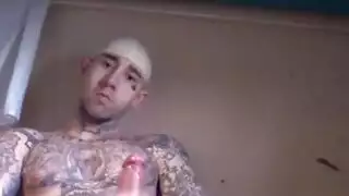 مص مملوء بالبصق وينتهي بقذف على الوجه