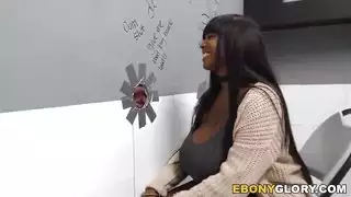 جماع حيواني جماعي مع نساء ضخمات المؤخرة