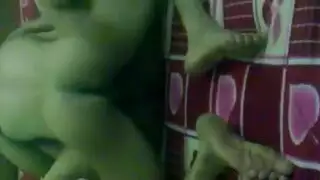 جنس خشن xxx: زوجين شهوانيين يفقدان السيطرة على الأرض